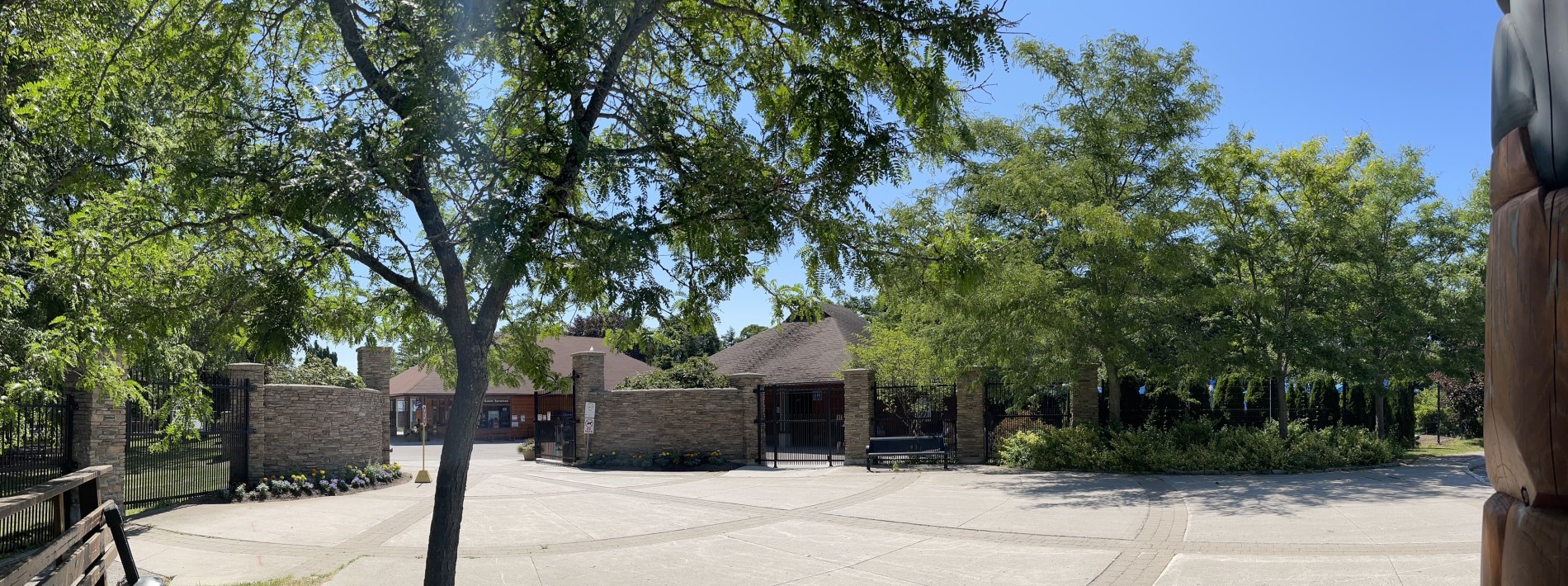 Riverview Park and Zoo main entrance